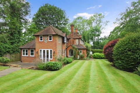 4 bedroom semi-detached house for sale, Hammersley Lane, Penn, Buckinghamshire, HP10