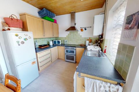 2 bedroom flat to rent, High Road
