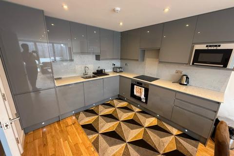 3 bedroom flat to rent, Ballards Lane, Finchley
