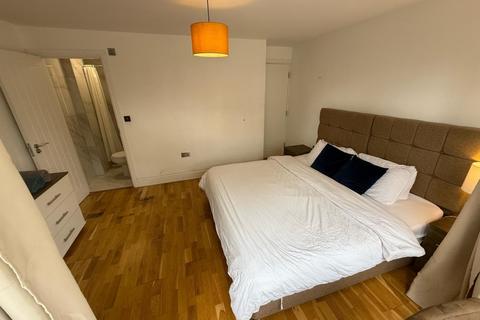 3 bedroom flat to rent, Ballards Lane, Finchley