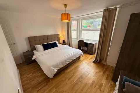3 bedroom flat to rent, Ballards Lane, Finchley