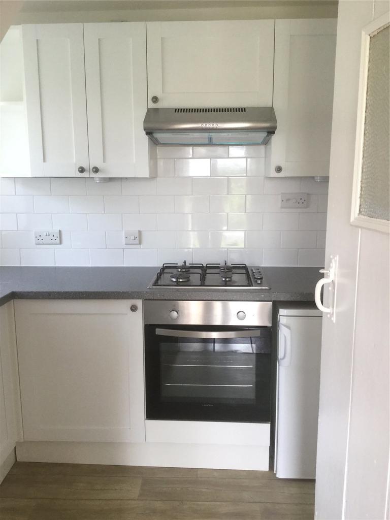 The Lane, Grafton Regis, Towcester, Northants 2 bed house £925 pcm (£