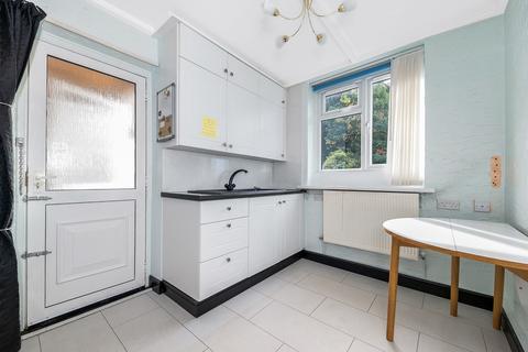 166 Eltham Palace Road, London, SE9 5LZ