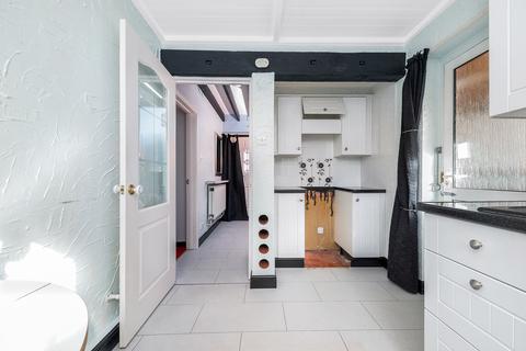 166 Eltham Palace Road, London, SE9 5LZ