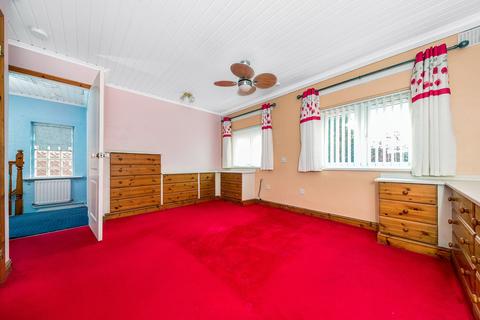 166 Eltham Palace Road, London, SE9 5LZ