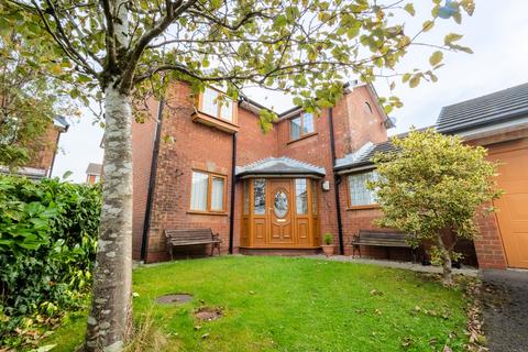 4 bedroom detached house for sale - Spire Close, Off Chapter Road