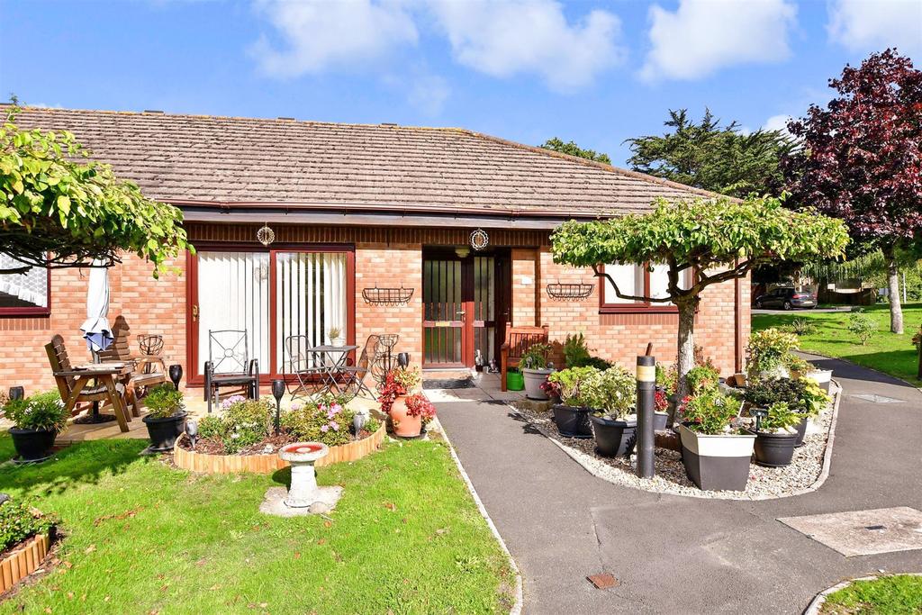 Fairlee Road, Newport, Isle of Wight 2 bed semidetached bungalow for