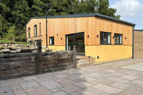 5 bedroom barn conversion to rent - Loddington Lane, Linton, Maidstone