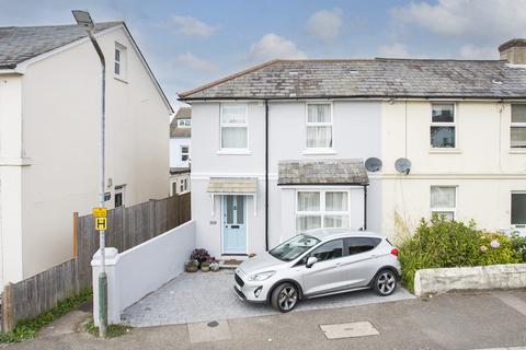 3 bedroom end of terrace house for sale - Meadow Road, Southborough