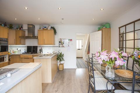 3 bedroom end of terrace house for sale - Meadow Road, Southborough