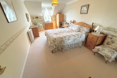 2 bedroom flat for sale - Wakehurst Place, Rustington