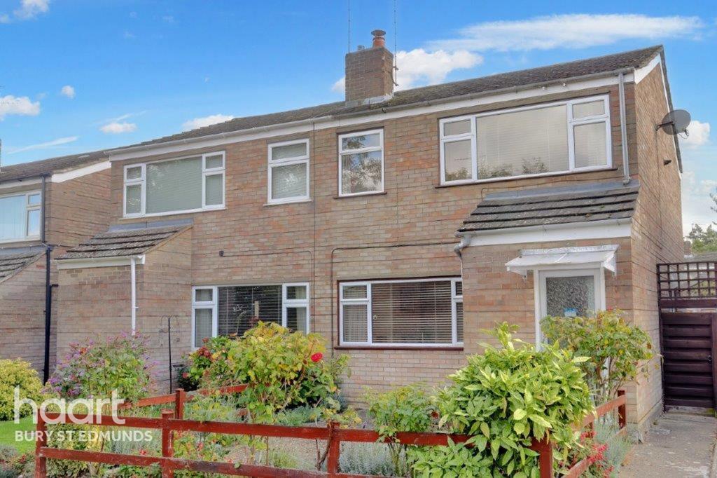 Lindisfarne Road, Bury St Edmunds 3 bed terraced house for sale £250,000
