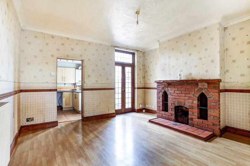 Sitting/dining room