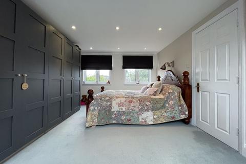 4 bedroom semi-detached house for sale - Gibbs Green, Edgware