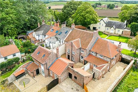 8 bedroom end of terrace house for sale - Red House, Rose & Stable Cottage, The Green, Hurworth, Nr Darlington, DL2