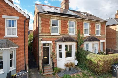 5 Mount Pleasant, Farnham, GU9 7AA