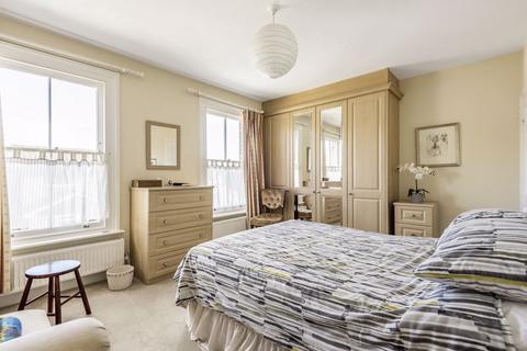 5 Mount Pleasant, Farnham, GU9 7AA