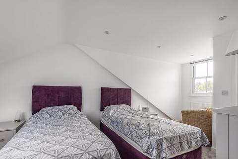 5 Mount Pleasant, Farnham, GU9 7AA