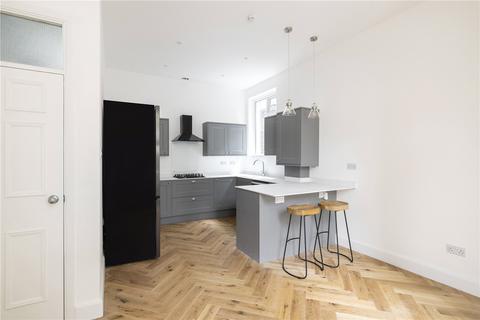 2 bedroom detached house to rent, Aldrington Road, London, SW16