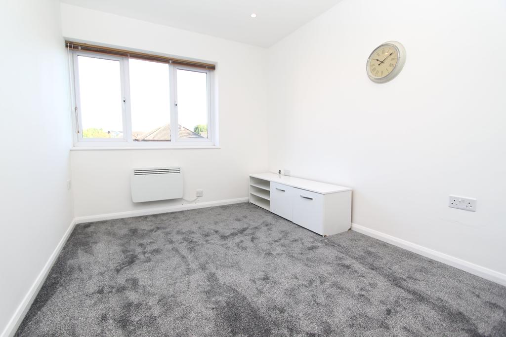 Avalon House, Nailsea, North Somerset 1 bed flat £625 pcm (£144 pw)