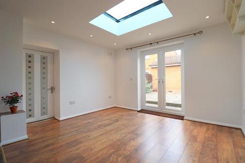 6 Laxton Close, Luton, LU2 8SJ