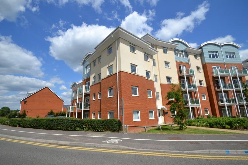 Crescent Court, Foxboro Road, Park 25, Redhill RH1 2 bed flat £189,950