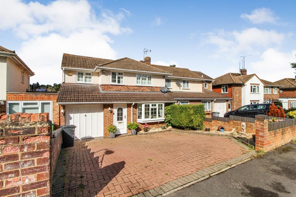 Dell Road, Tilehurst, Reading, RG31 3 bed semidetached house £500,000