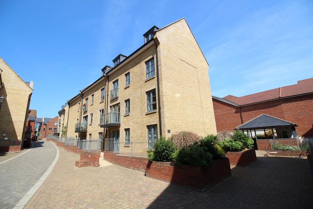 Coopers Yard, HITCHIN, SG5 2 bed ground floor flat £1,200 pcm (£277 pw)