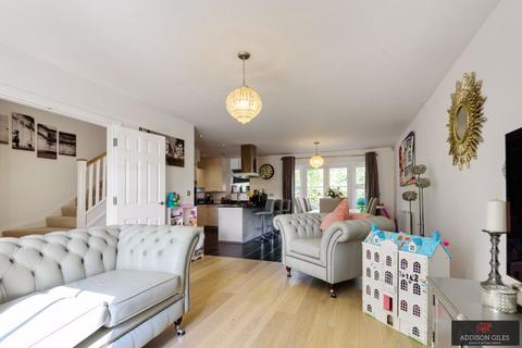 2 Mobbs Close, Stoke Poges, Slough, SL2 4FF