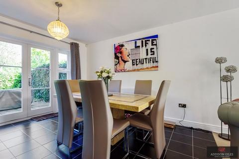 2 Mobbs Close, Stoke Poges, Slough, SL2 4FF