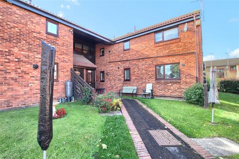 2 bedroom flat for sale - The Larches, Foxwood Drive