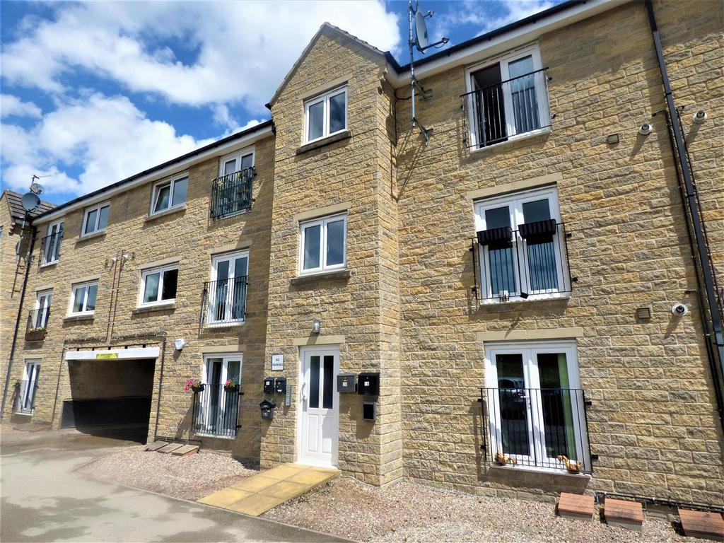 Broad Oaks, Hipperholme, Halifax, HX3... 2 bed apartment £147,000