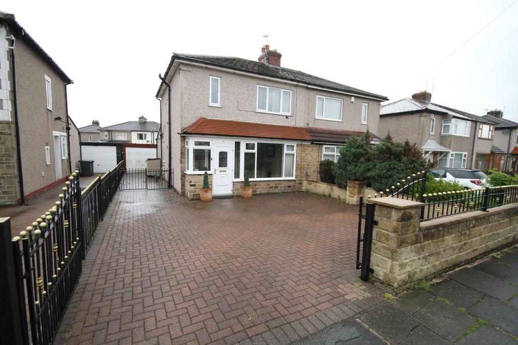 Kingsway, Bradford 4 bed semidetached house £925 pcm (£213 pw)