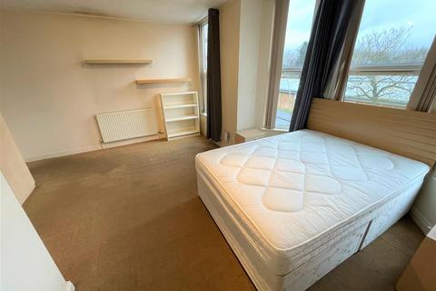 6 bedroom end of terrace house to rent - Albany Road, Chorlton-cum-hardy, Manchester
