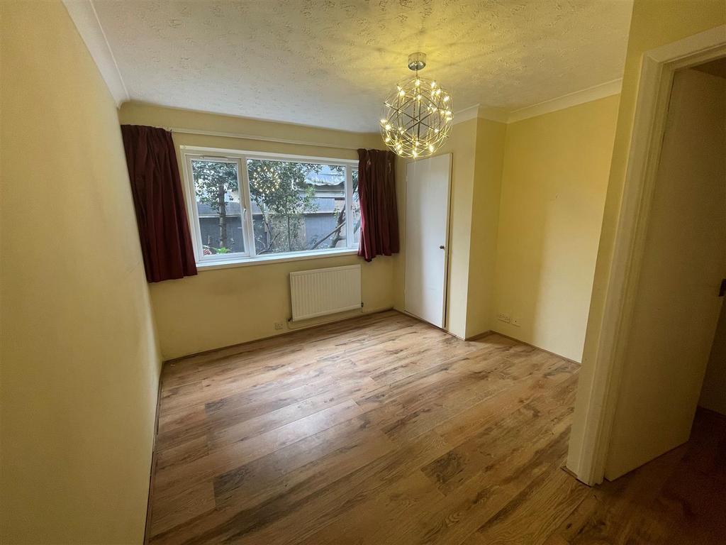Carlton Lodge, Temple Fortune Lane, London 1 bed flat £1,711 pcm (£