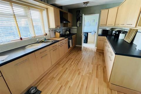 11 Hickman Road, Galley Common, Nuneaton, CV10 9NQ