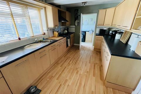 11 Hickman Road, Galley Common, Nuneaton, CV10 9NQ
