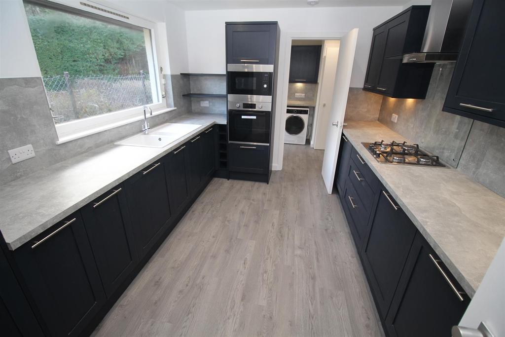 Edinburgh Drive, Gourock 3 bed detached house £1,400 pcm (£323 pw)