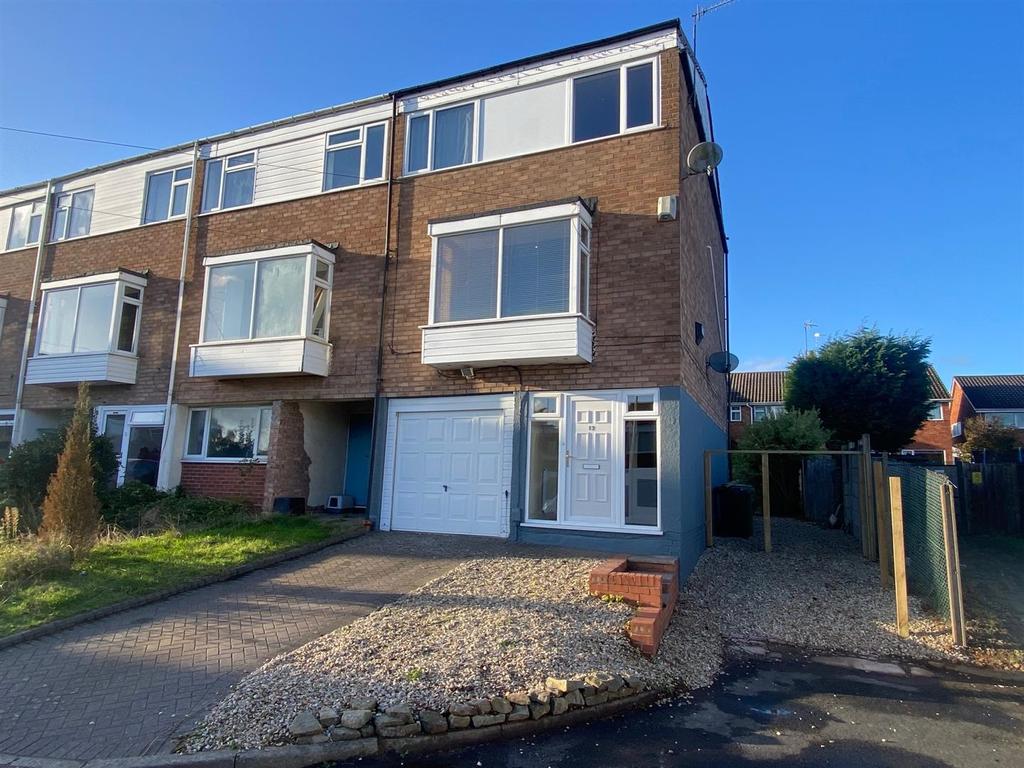 Rochford Close, Halesowen 4 bed end of terrace house £1,000 pcm (£231 pw)