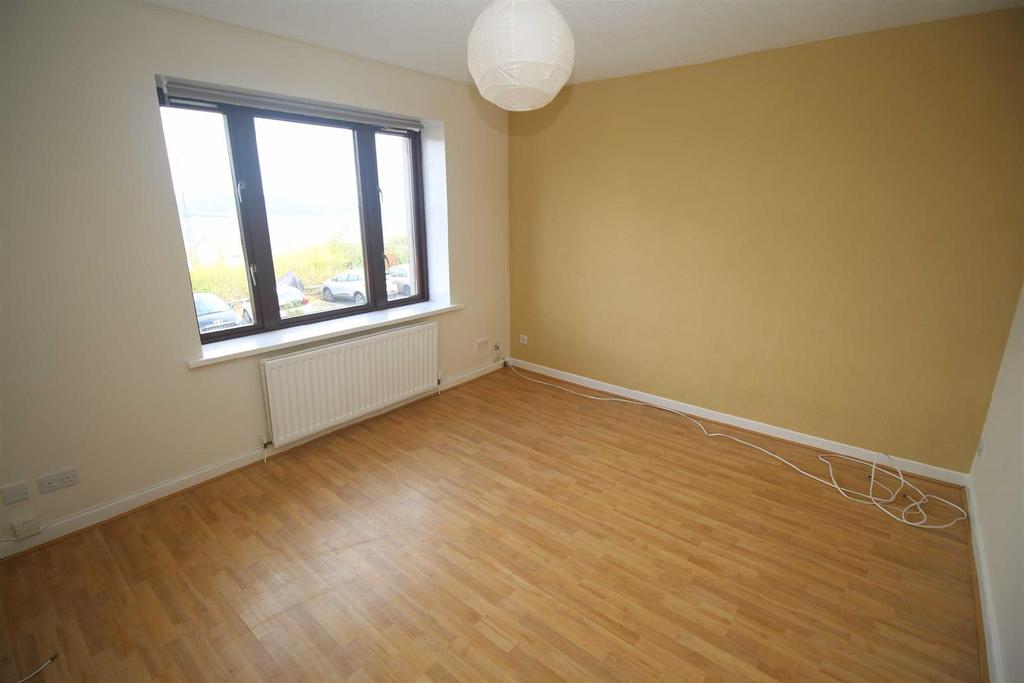 Poplar Street Greenock 2 bed flat £425 pcm (£98 pw)