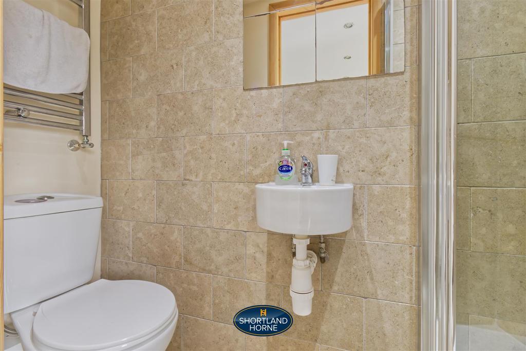 Bedroom 3 ensuite.jpg