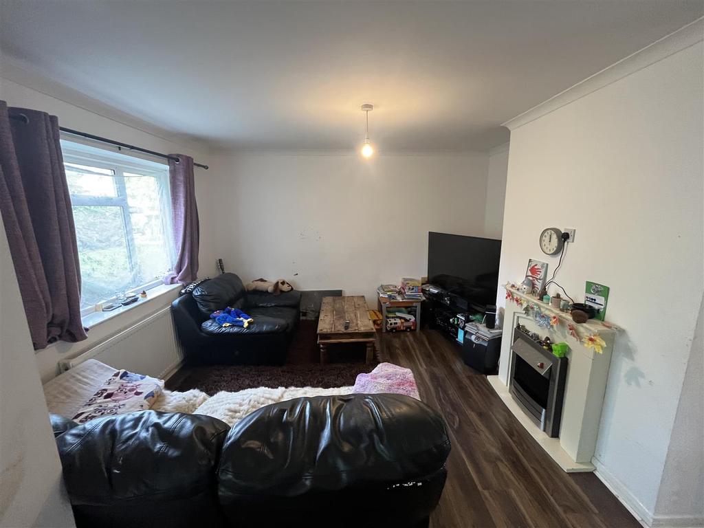 The Pastures, Hatfield 3 bed terraced house £359,950