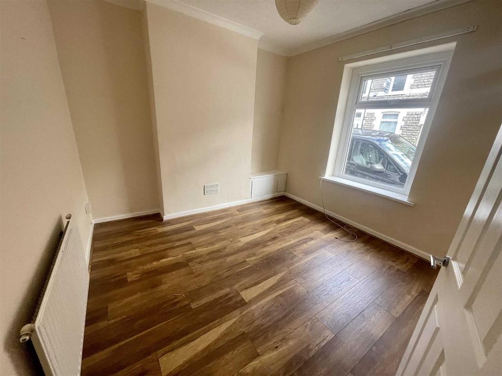 Lombard Street, Barry 2 bed terraced house £165,000