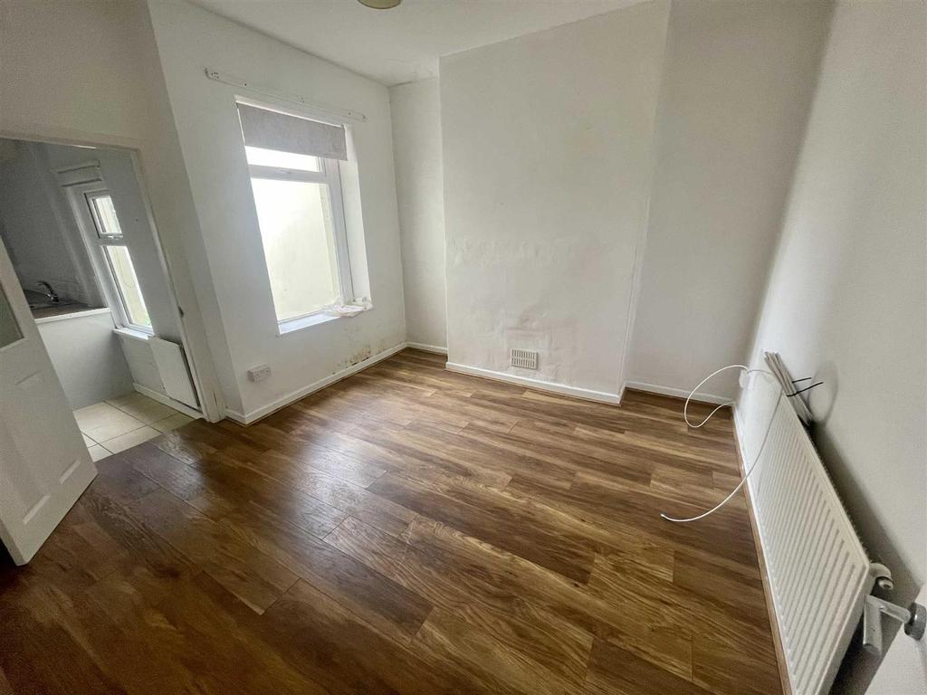 Lombard Street, Barry 2 bed terraced house £165,000