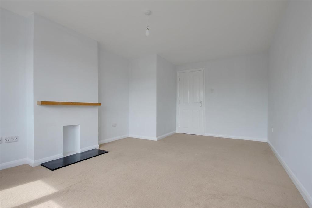 Sea Lane Gardens, Ferring, Worthing 2 bed flat £1,250 pcm (£288 pw)