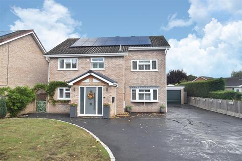 1 Carnforth Close, Shrewsbury, SY3 9QW