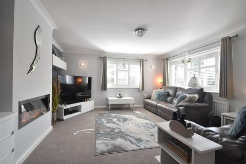 1 Carnforth Close, Shrewsbury, SY3 9QW