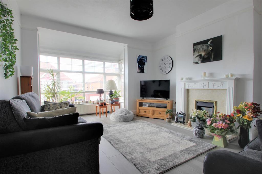 Forest Road, Worthing 2 bed flat £275,000