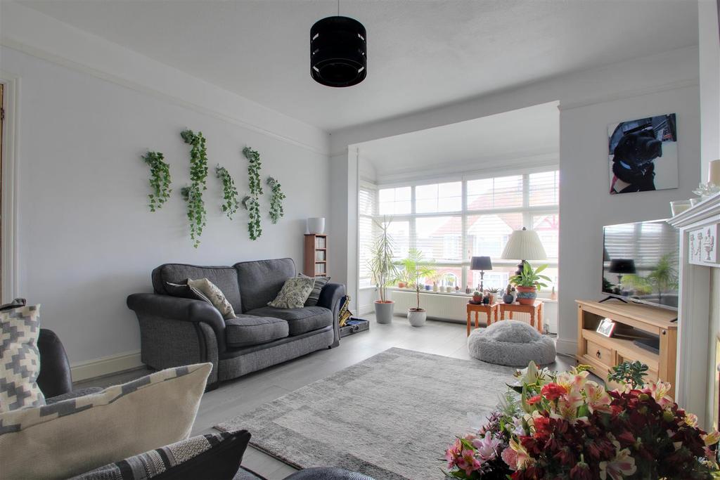 Forest Road, Worthing 2 bed flat £275,000