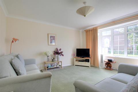 2 bedroom flat for sale - The Maples, Ferring, Worthing